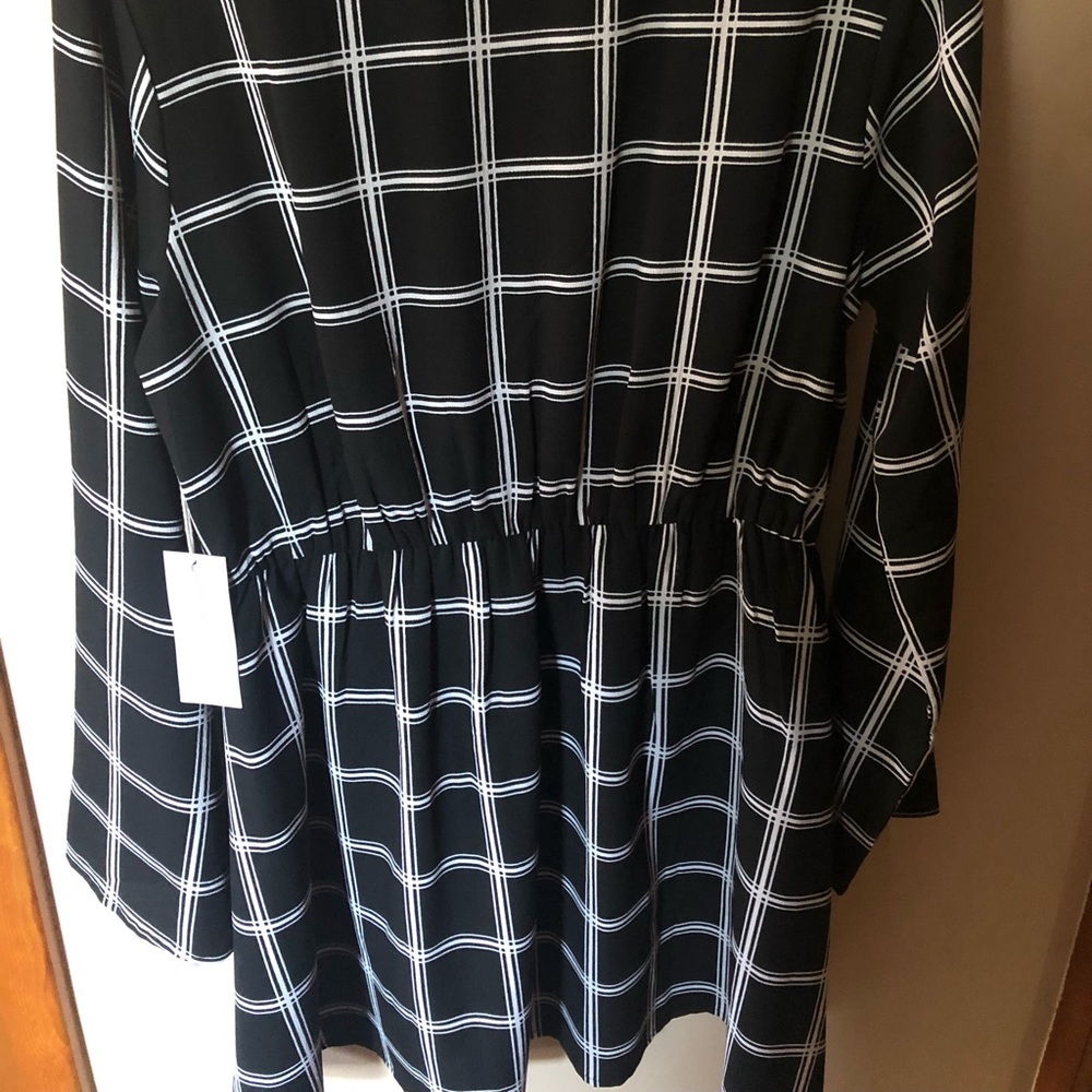 Live 4 Truth black and white v-neck tunic - Picture 6 of 7